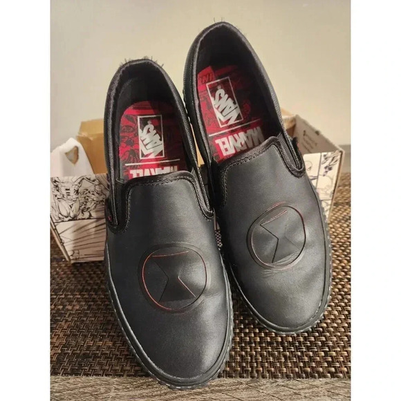 VANS x Marvel Black Widow Classic Slip-On Men’s SZ 6 / Women's 7.5 w/ box - Picture 1 of 10